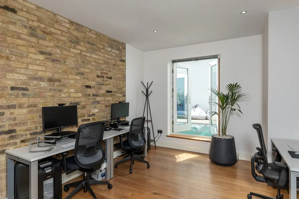 London office — photo 4